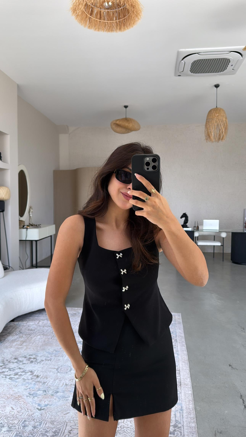 Siyah Fiyonk Düğmeli Kumaş Yelek