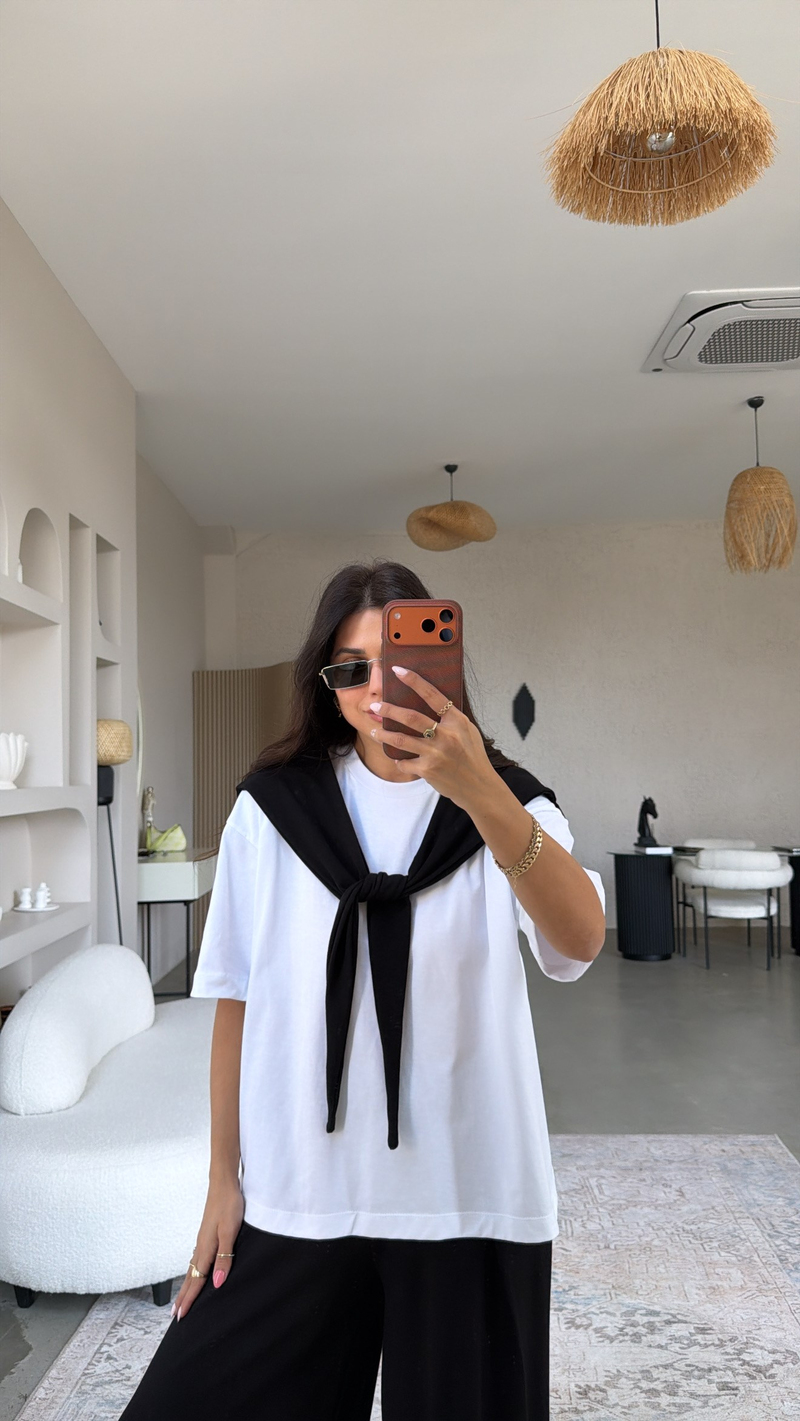 Siyah Fular Detaylı Pamuk Tshirt