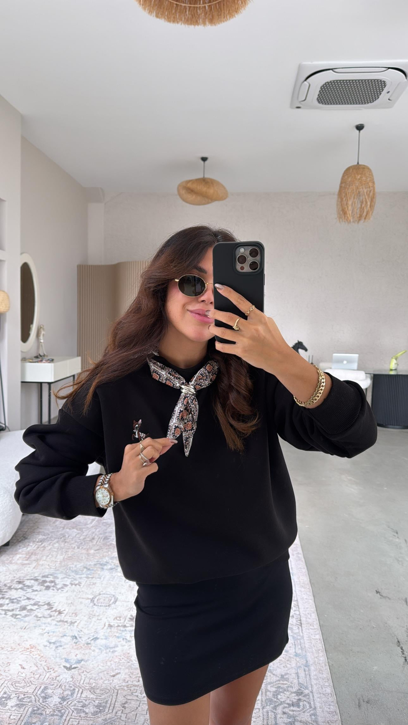 Siyah Fular Detaylı Üç İplik Şardonlu Sweatshirt
