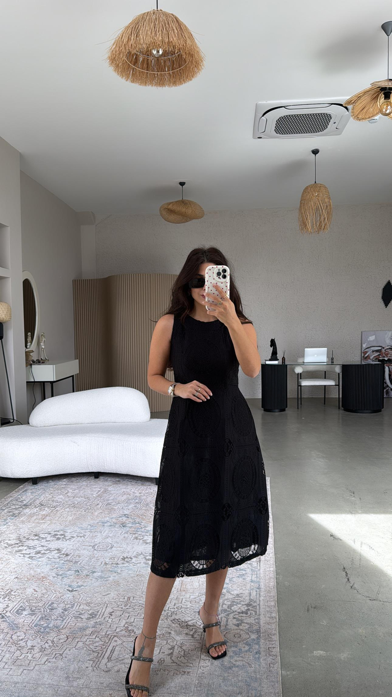 Siyah Güpür Detaylı Elbise