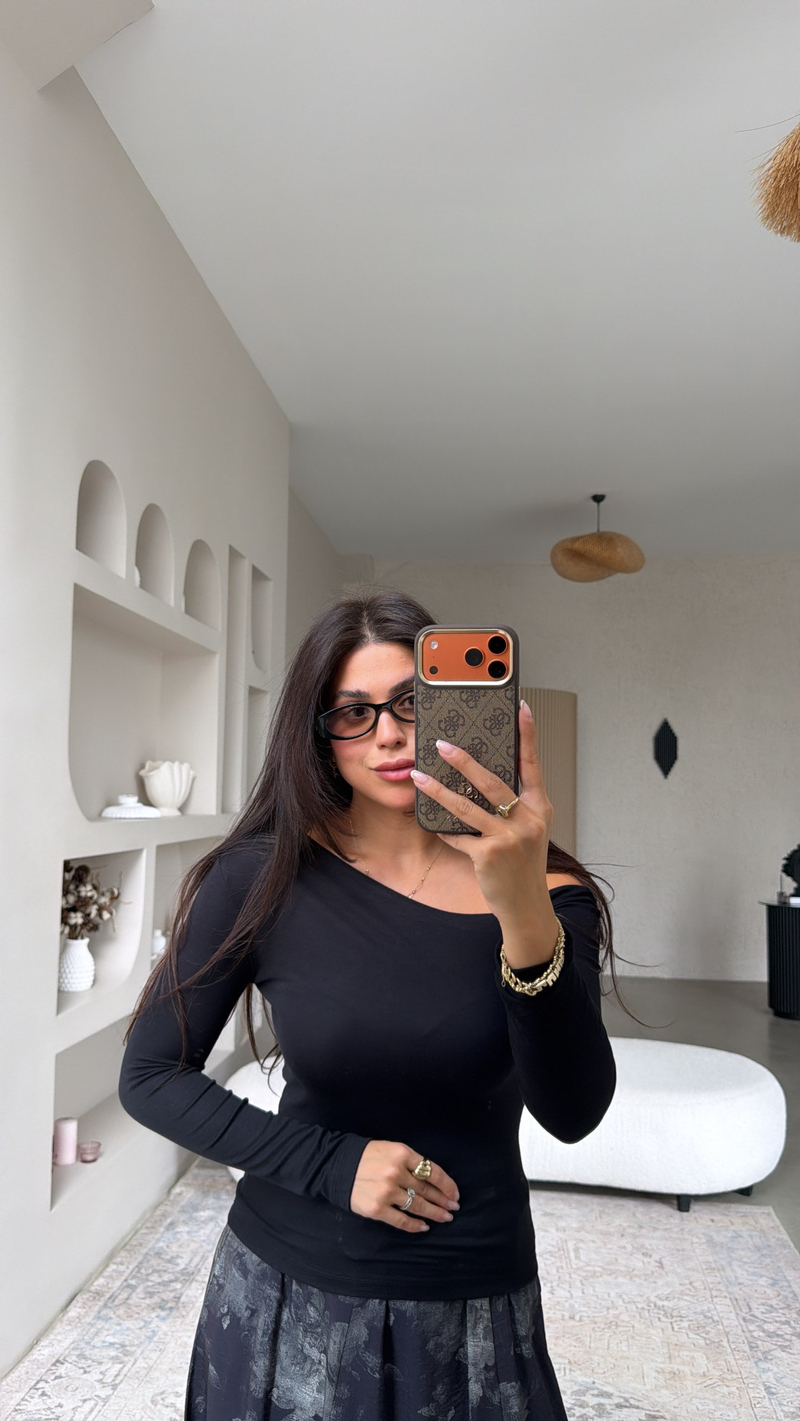 Siyah İthal Modal Kumaş Omzu Açık Bluz