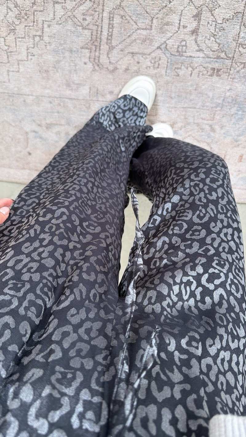 Siyah Jakarlı Leoparlı Pantolon