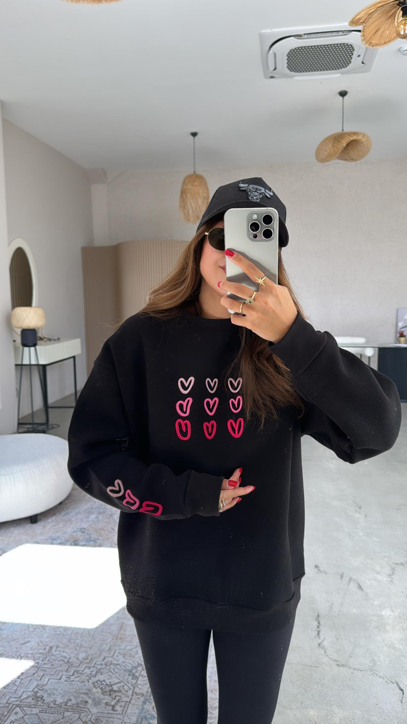 Siyah Kalp Nakışlı Şardonlu Sweatshirt