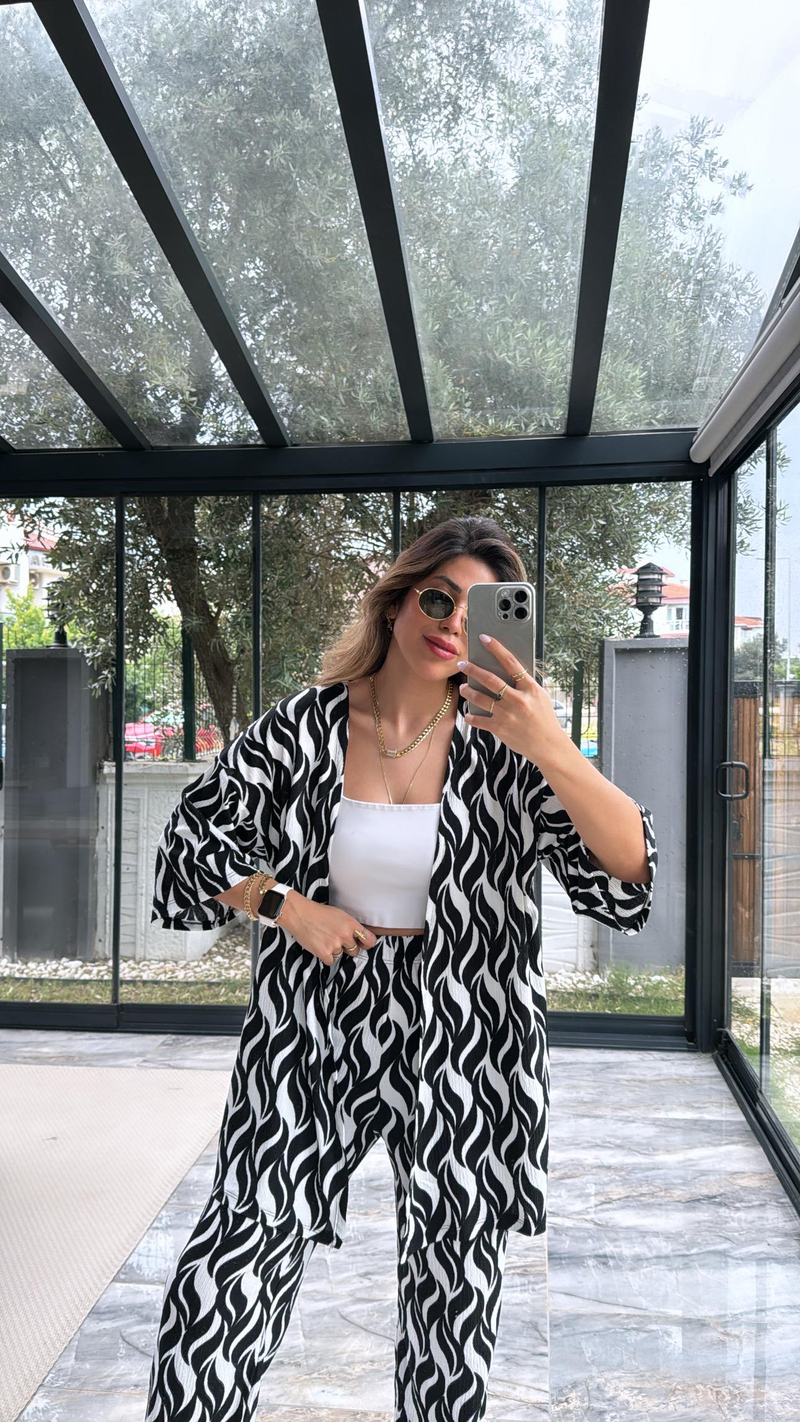 Siyah Kimonolu Takım