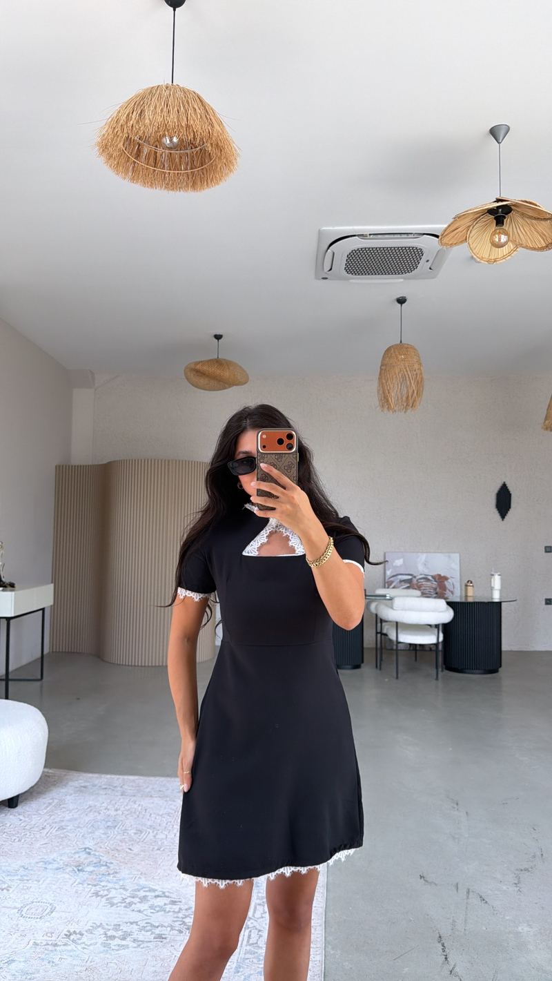 Siyah Krep Kumaş Pencere Detay Elbise