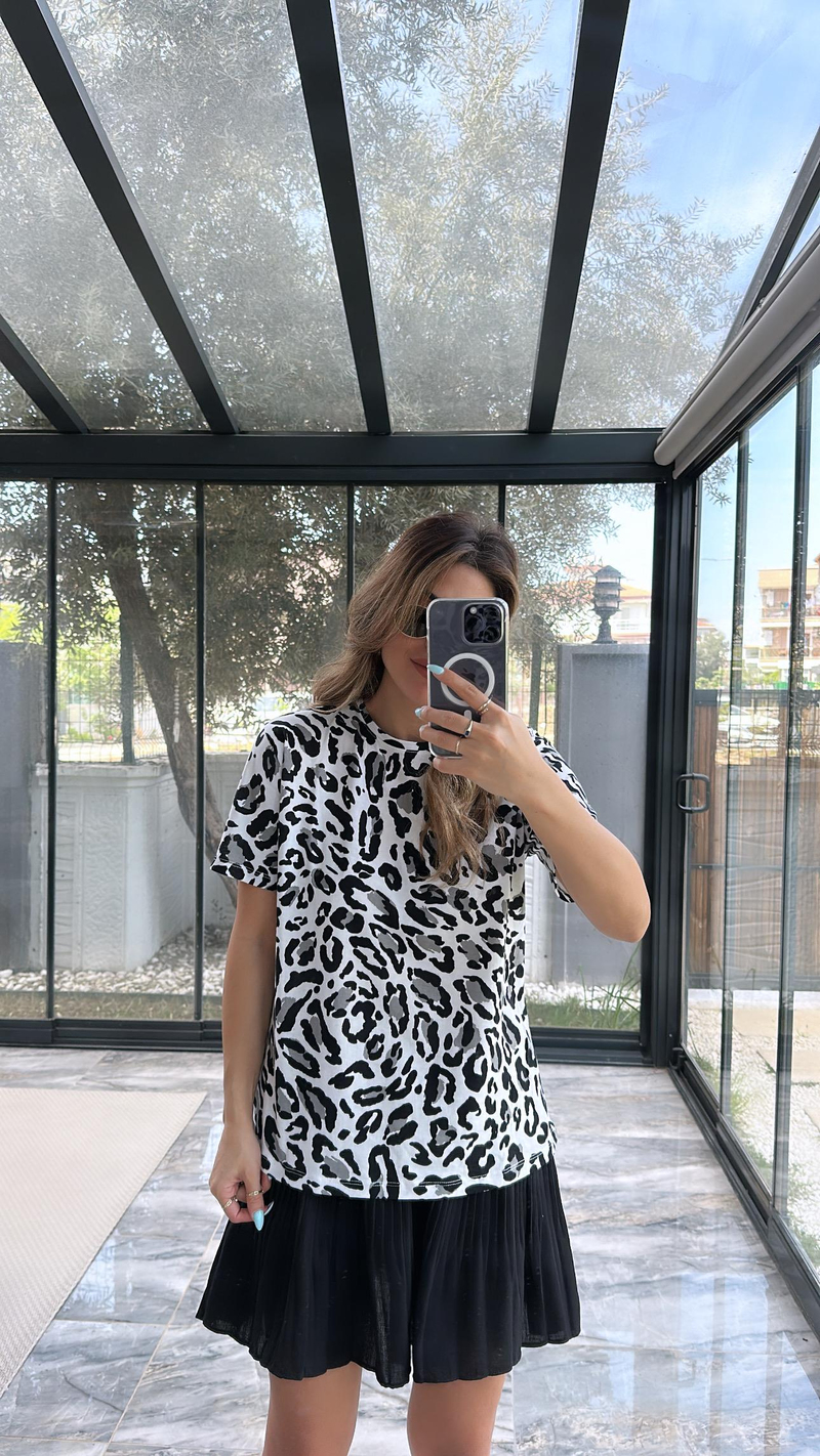 Siyah Leopar Desenli Tshirt