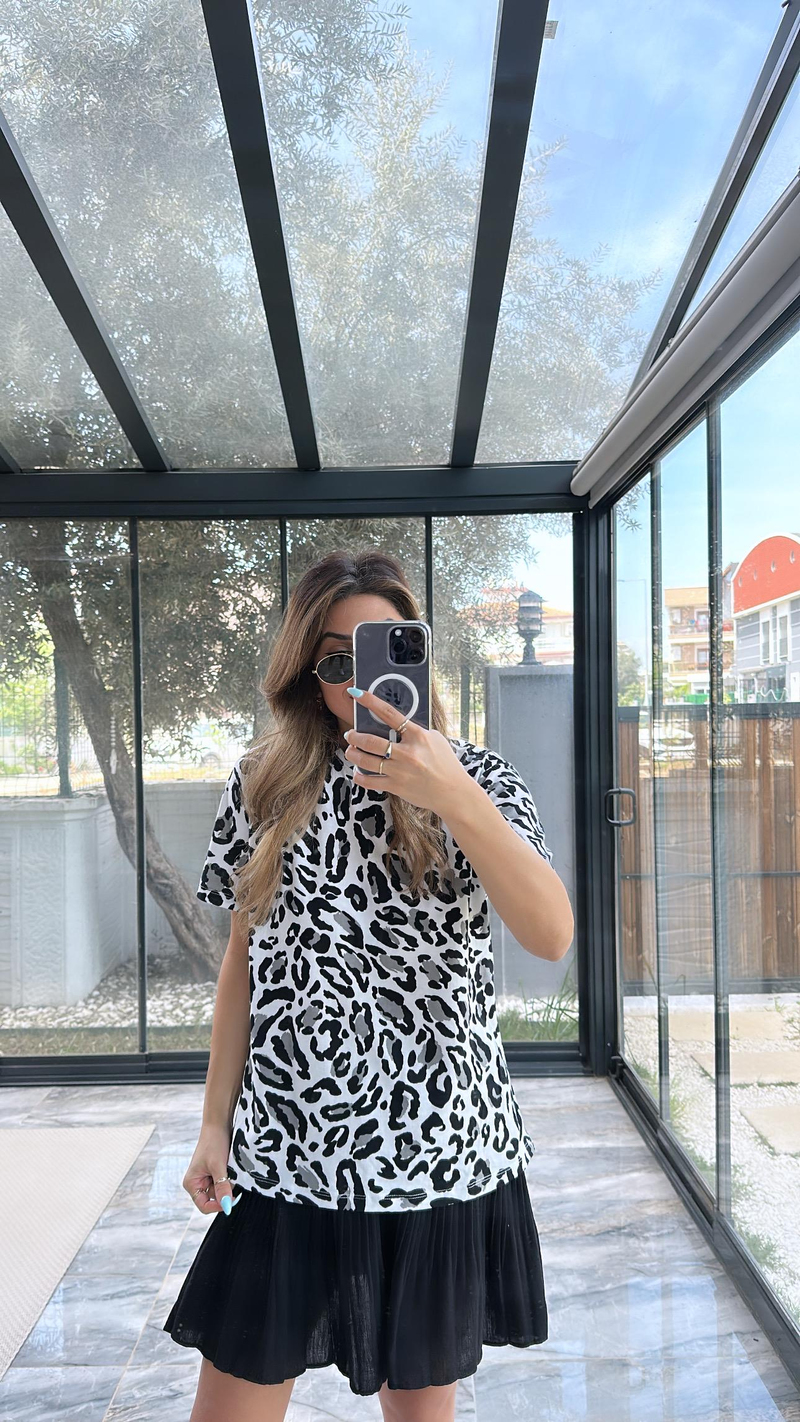 Siyah Leopar Desenli Tshirt