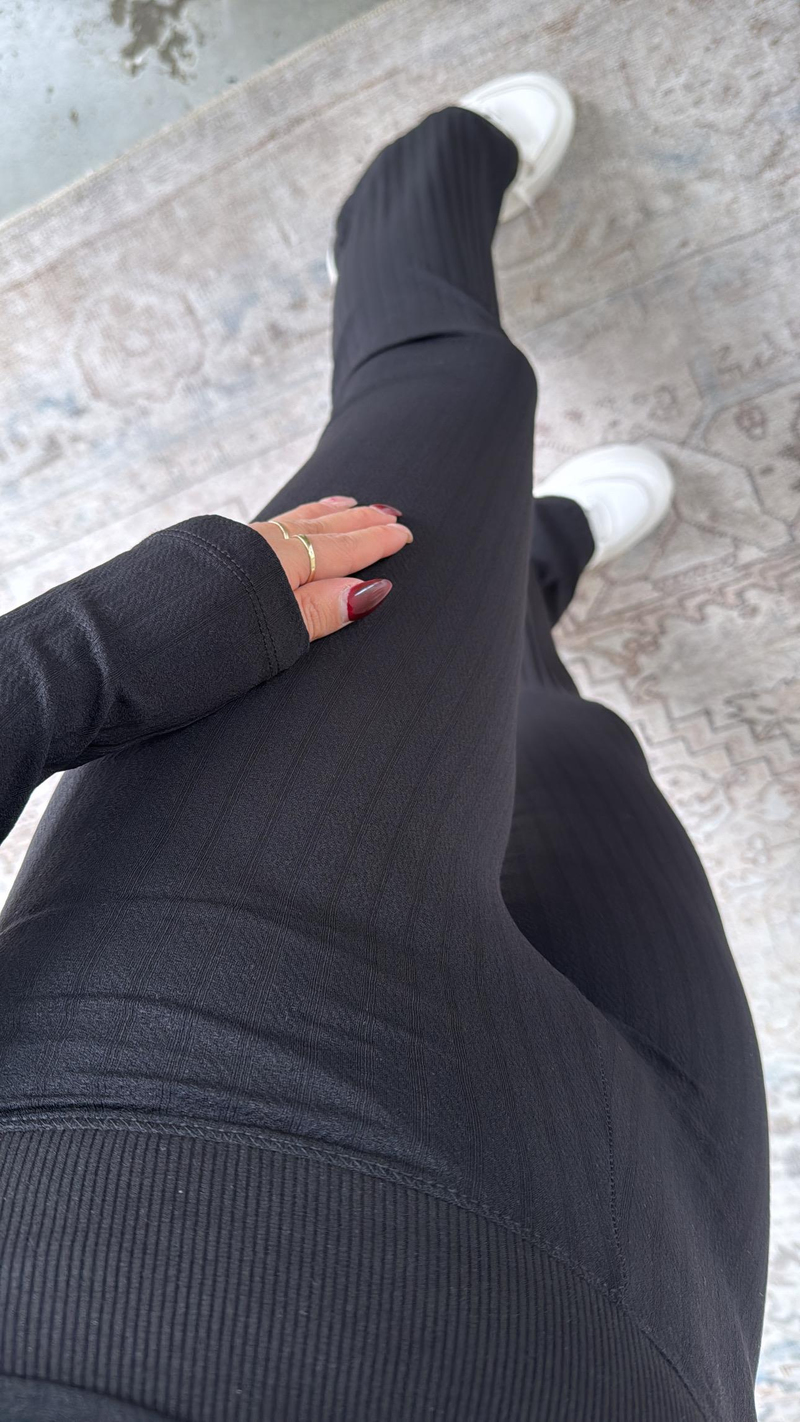 Siyah Madonna Yaka NM Takım