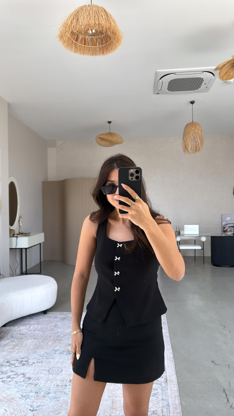 Siyah Mini Yırtmaçlı Şort Etek
