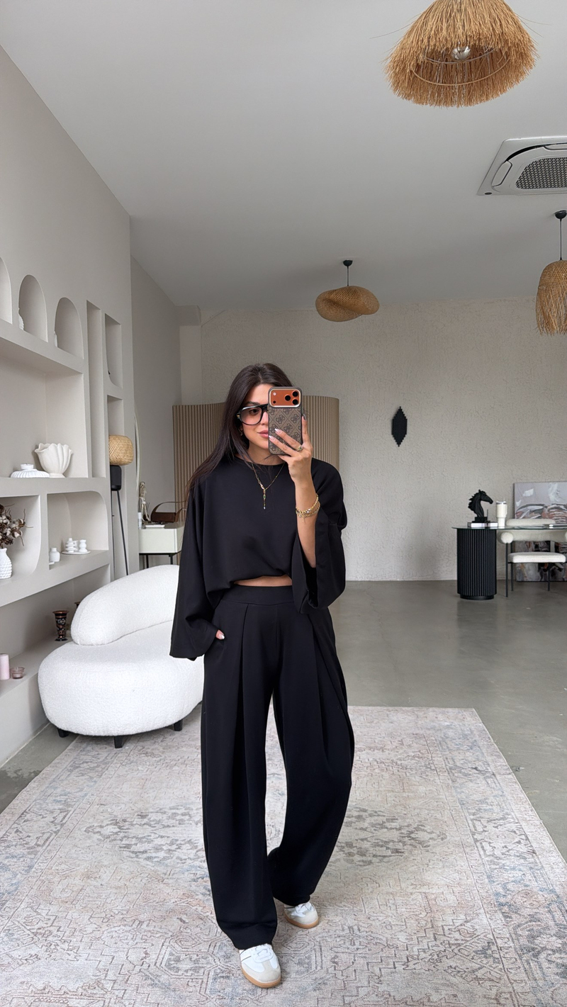 Siyah Ön Pile Detaylı Oys Model Takım