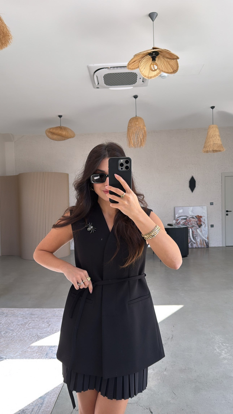 Siyah Örümcek Broşlu Premium Astarlı Yelek