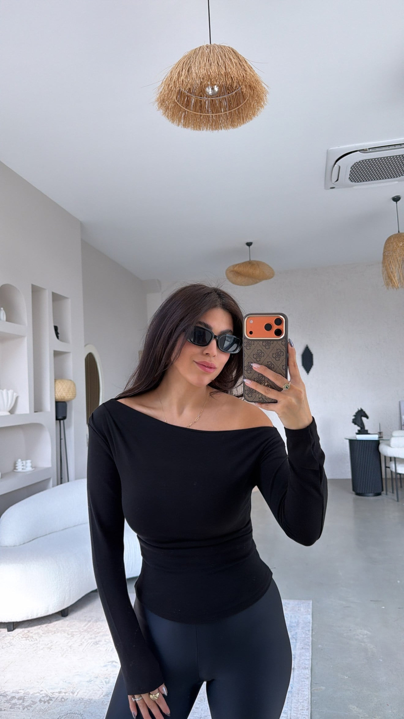 Siyah Premium Cotton Büzgülü Kayık Yaka Bluz