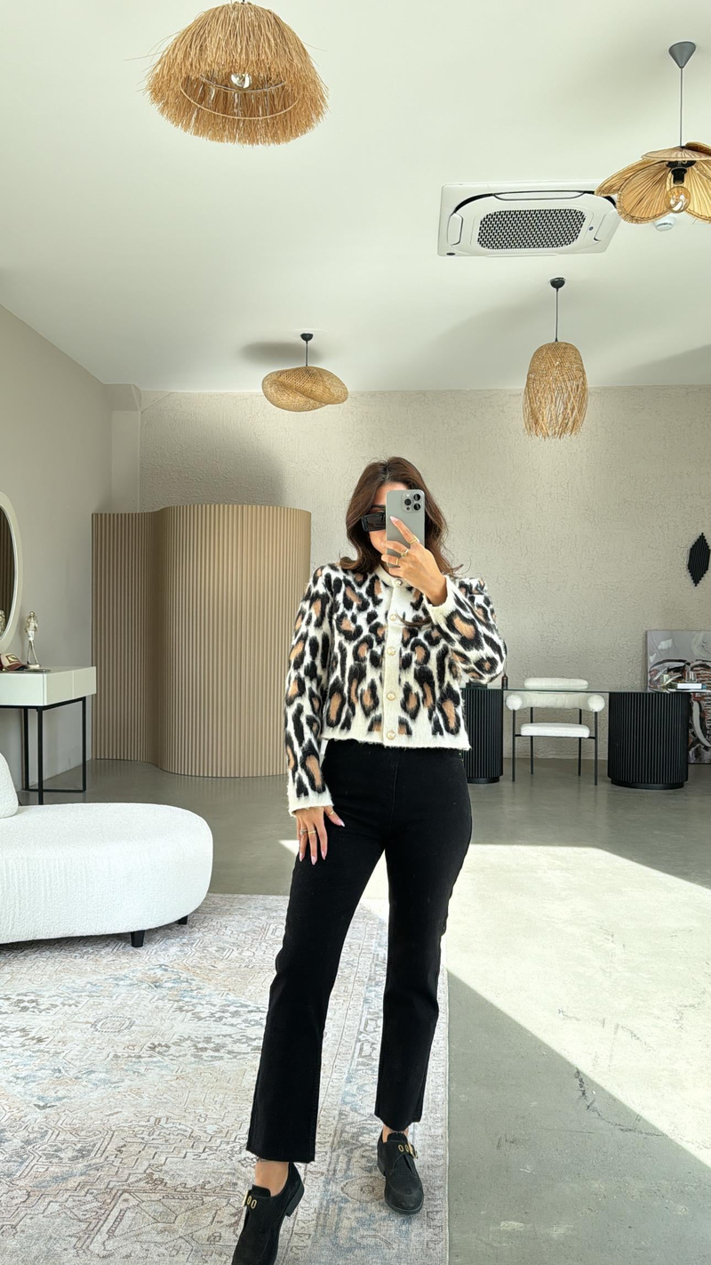Siyah Sakallı Gold Düğmeli Leopar Hırka