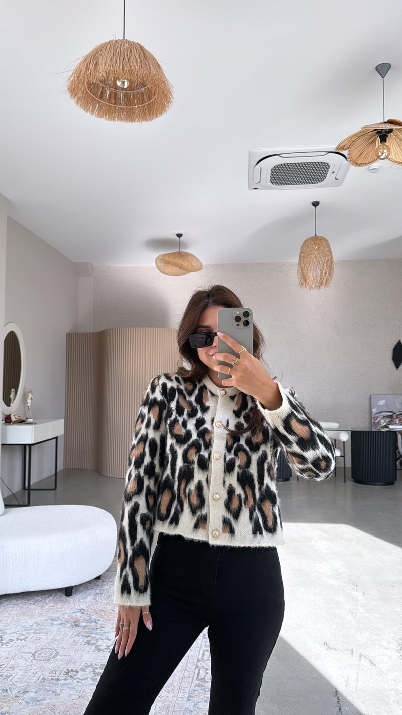 Siyah Sakallı Gold Düğmeli Leopar Hırka