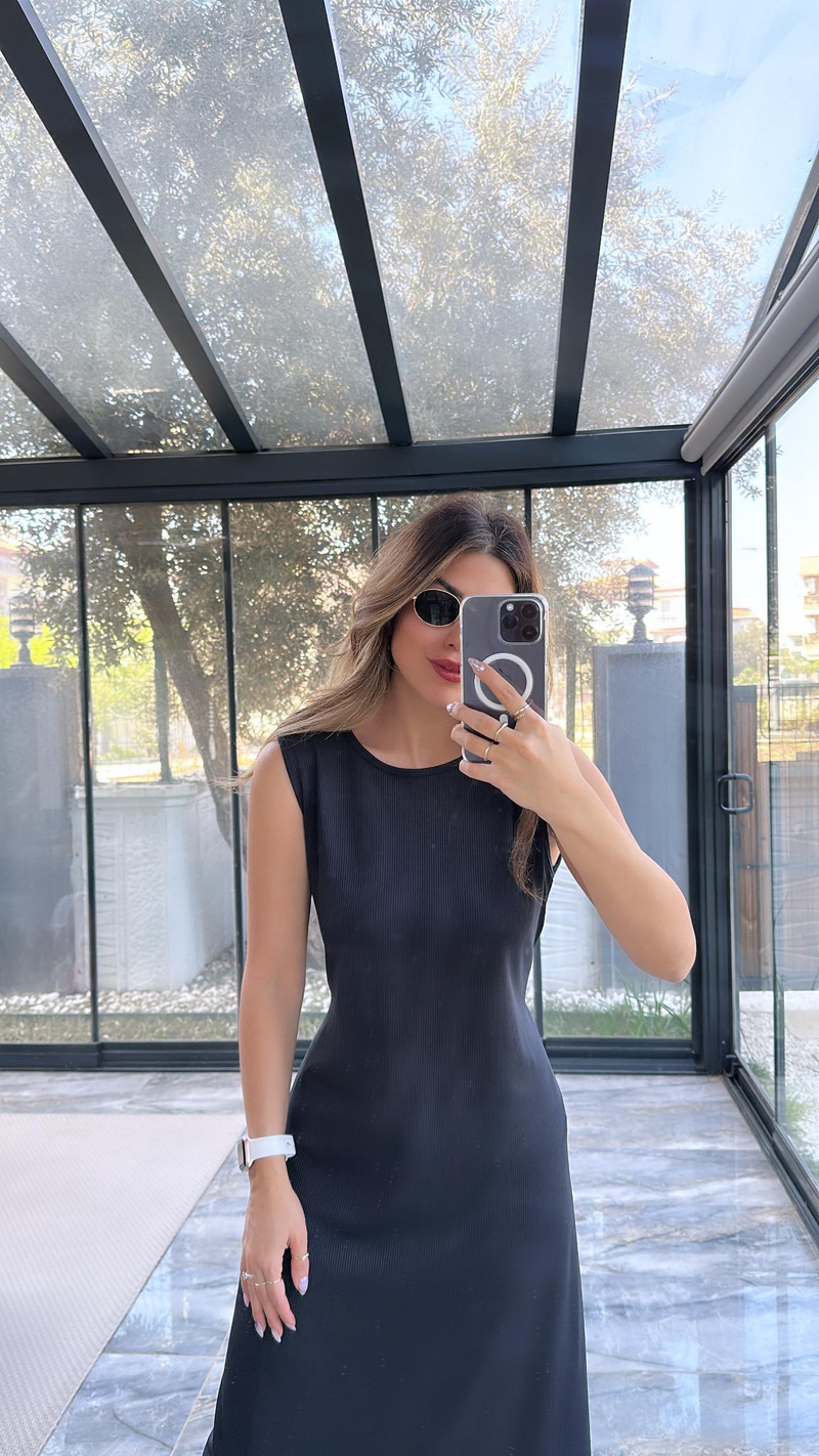 Siyah Sırt Detaylı Kaşkorse Elbise