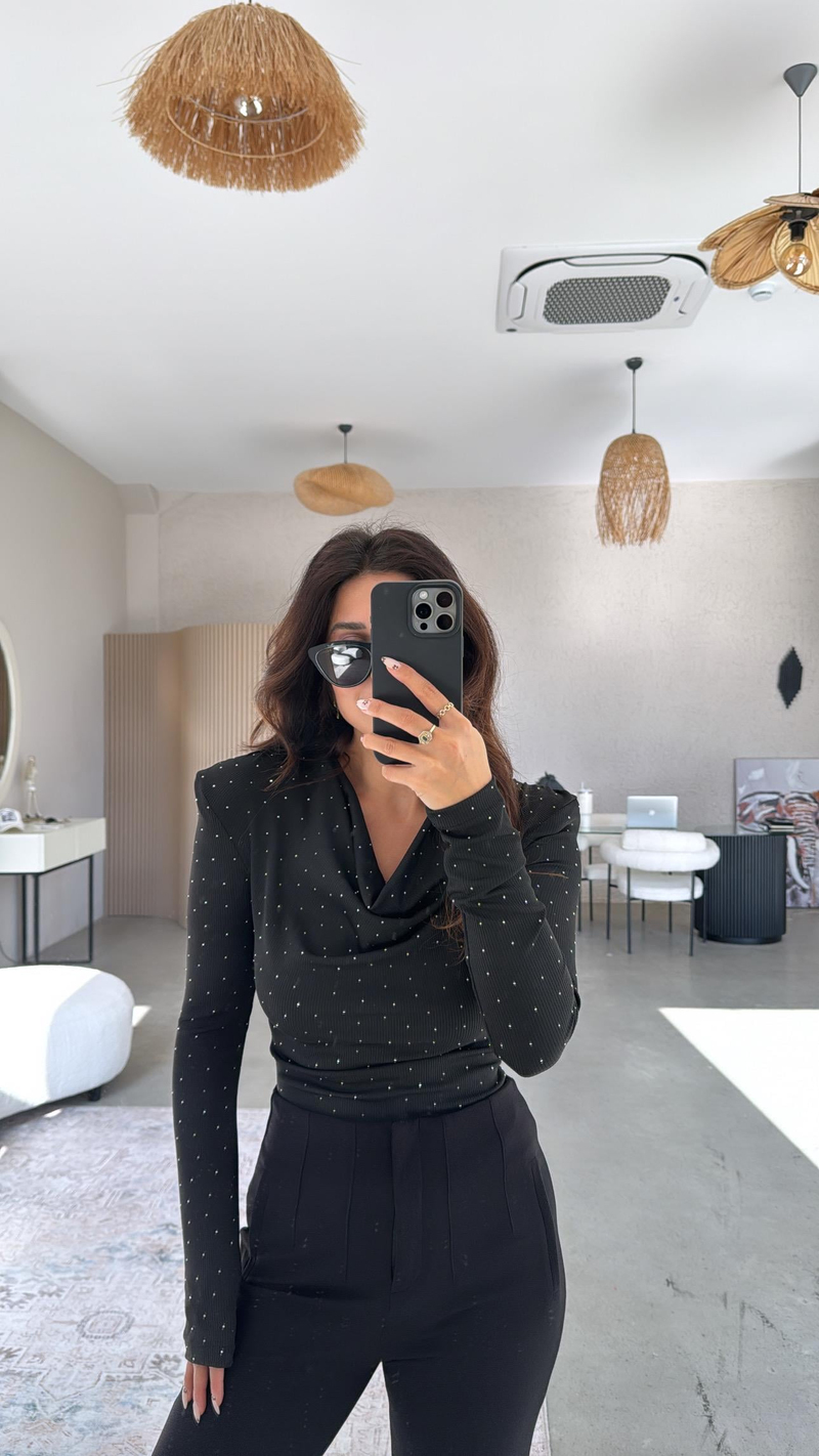 Siyah Taşlı Degaje Bluz