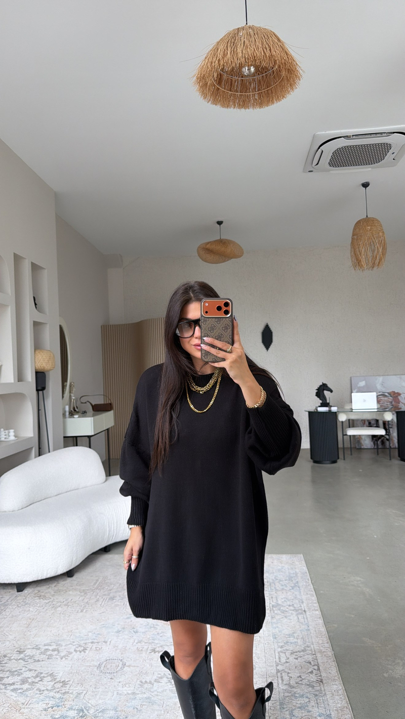 Siyah Uzun Oversize Yanları Yırtmaçlı Triko