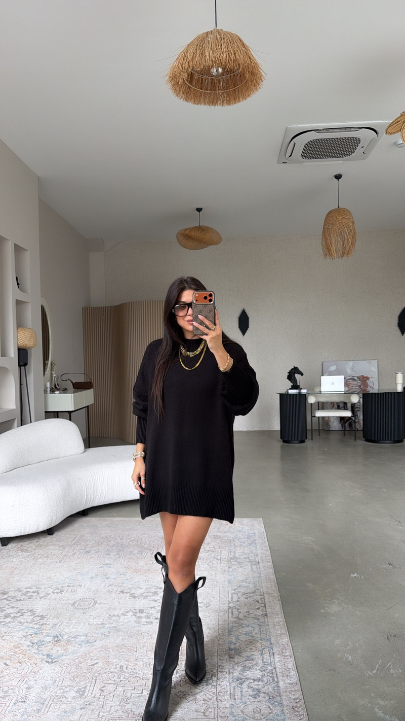 Siyah Uzun Oversize Yanları Yırtmaçlı Triko