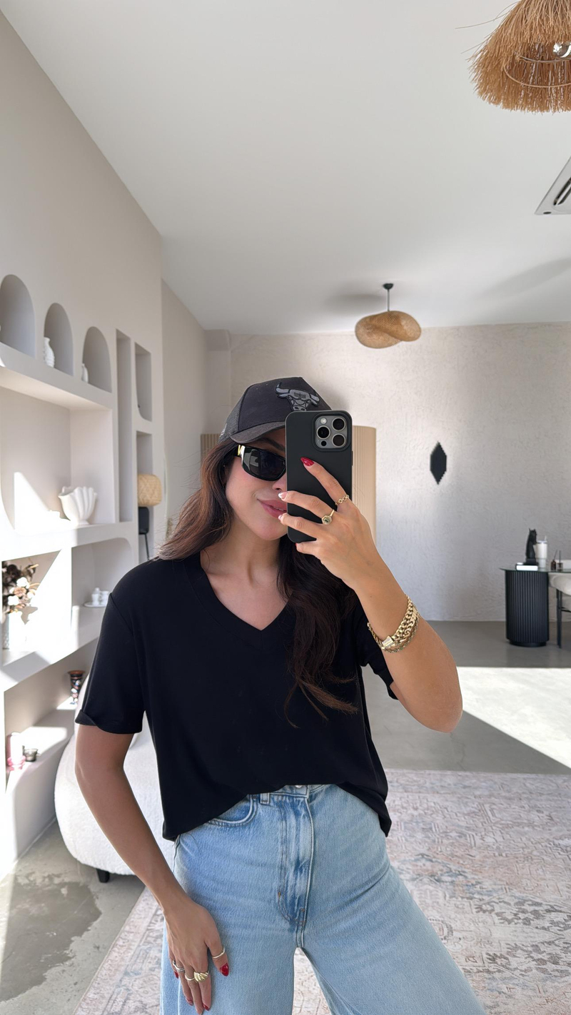 Siyah V Yaka İthal Kumaş Kısa Kol Basic Tshirt