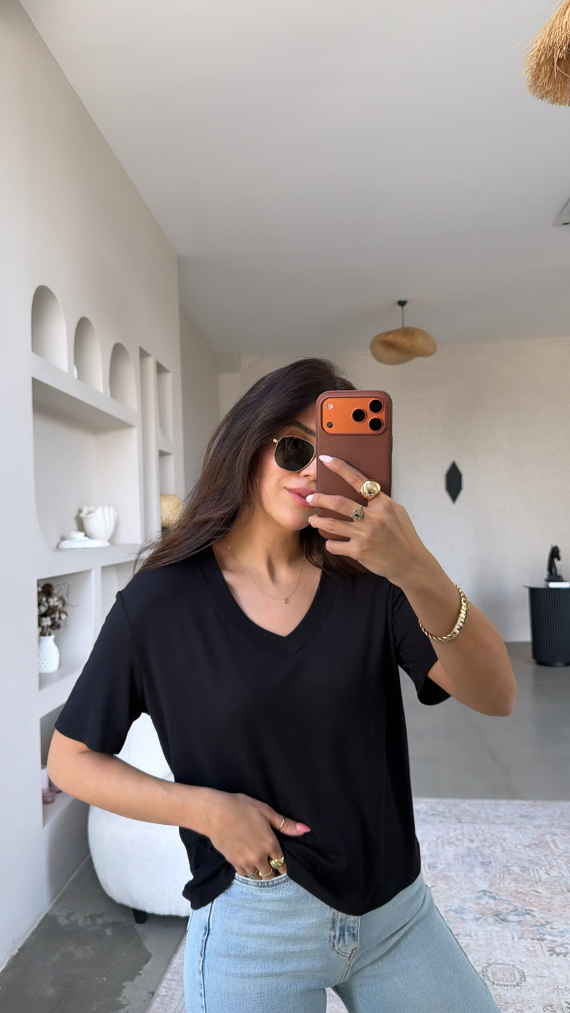 Siyah V Yaka Kısa Kollu İthal Kumaş Tshirt