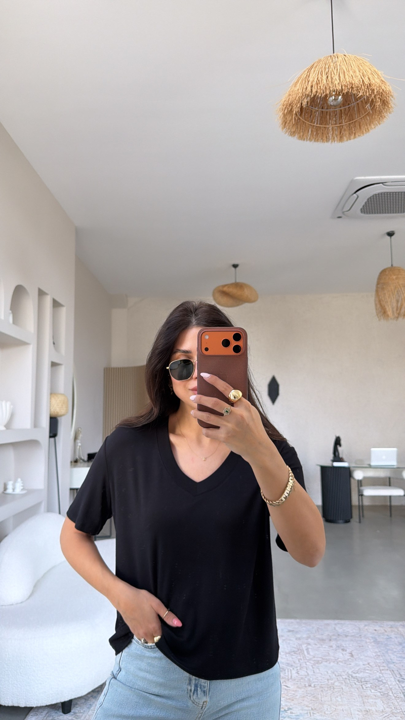 Siyah V Yaka Kısa Kollu İthal Kumaş Tshirt
