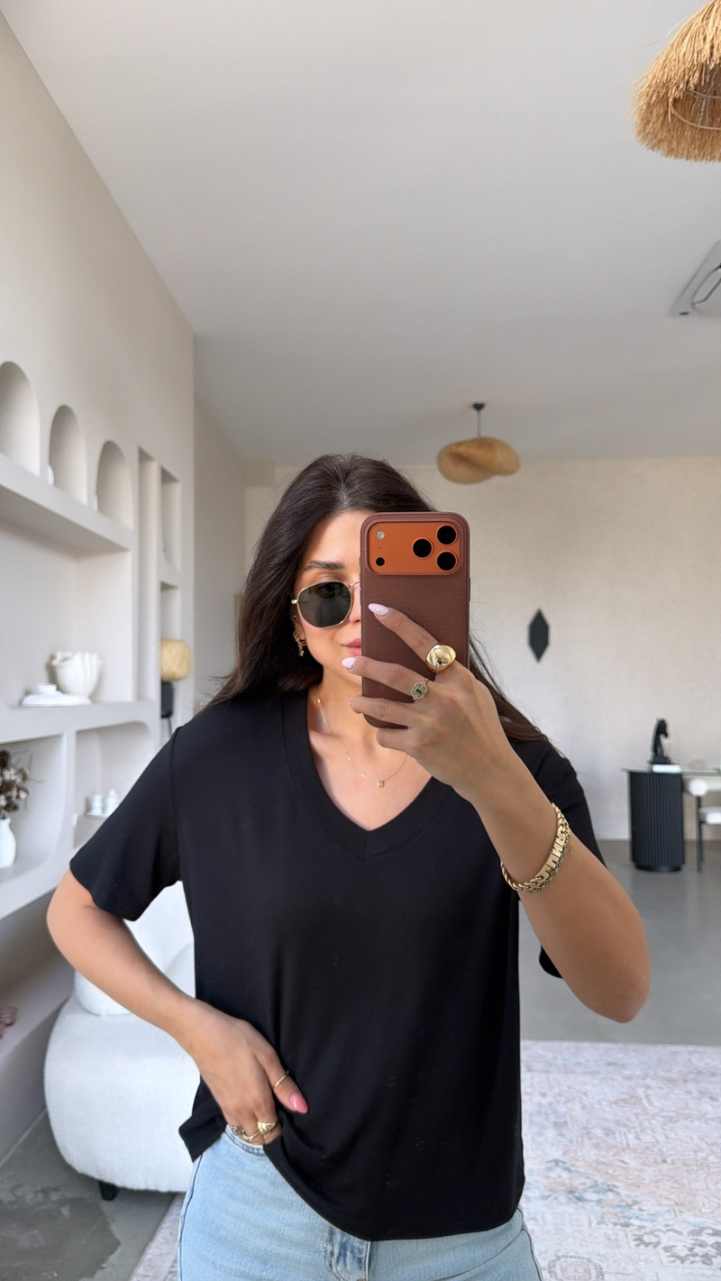 Siyah V Yaka Kısa Kollu İthal Kumaş Tshirt