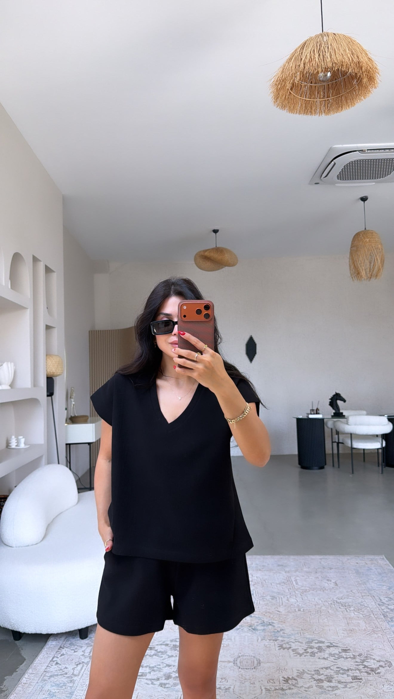 Siyah V Yaka Şort Basic Takım