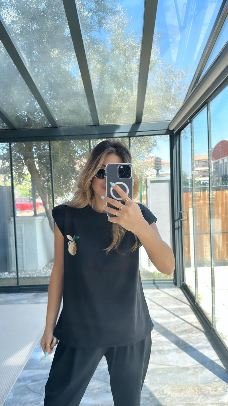 Siyah Vatkalı Şeftali Tshirt