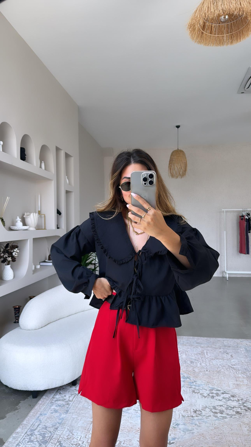Siyah Yakalı Romantik Poplin Bluz