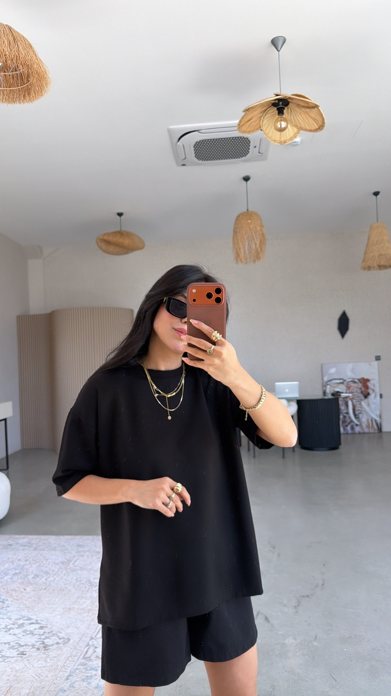 Siyah Yanı Minik Yırtmaçlı Oversize Modal Tshirt