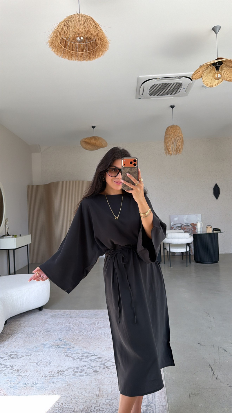 Siyah Yarasa Kol Bel Kuşaklı Tensel Elbise