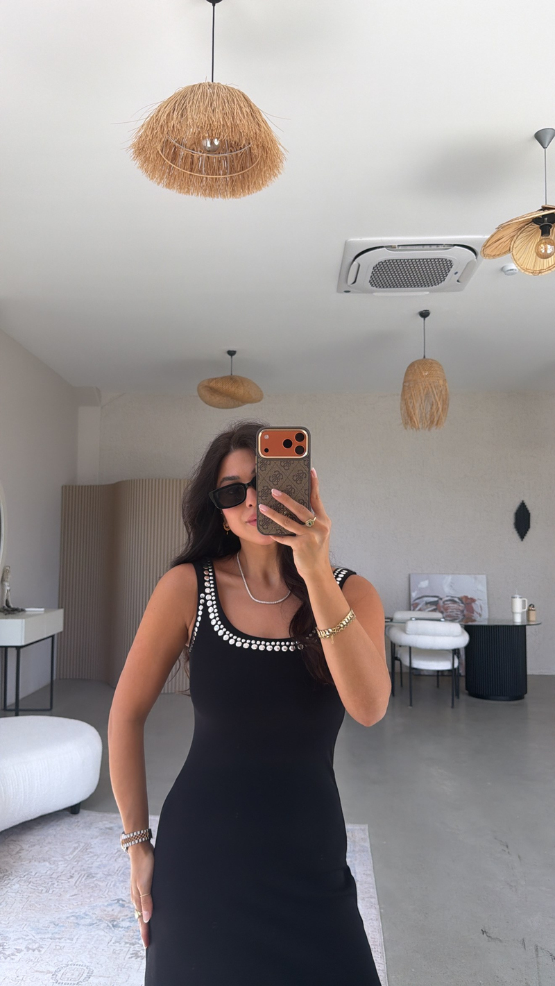 Siyah Zımbalı U Yaka Pamuklu Elbise