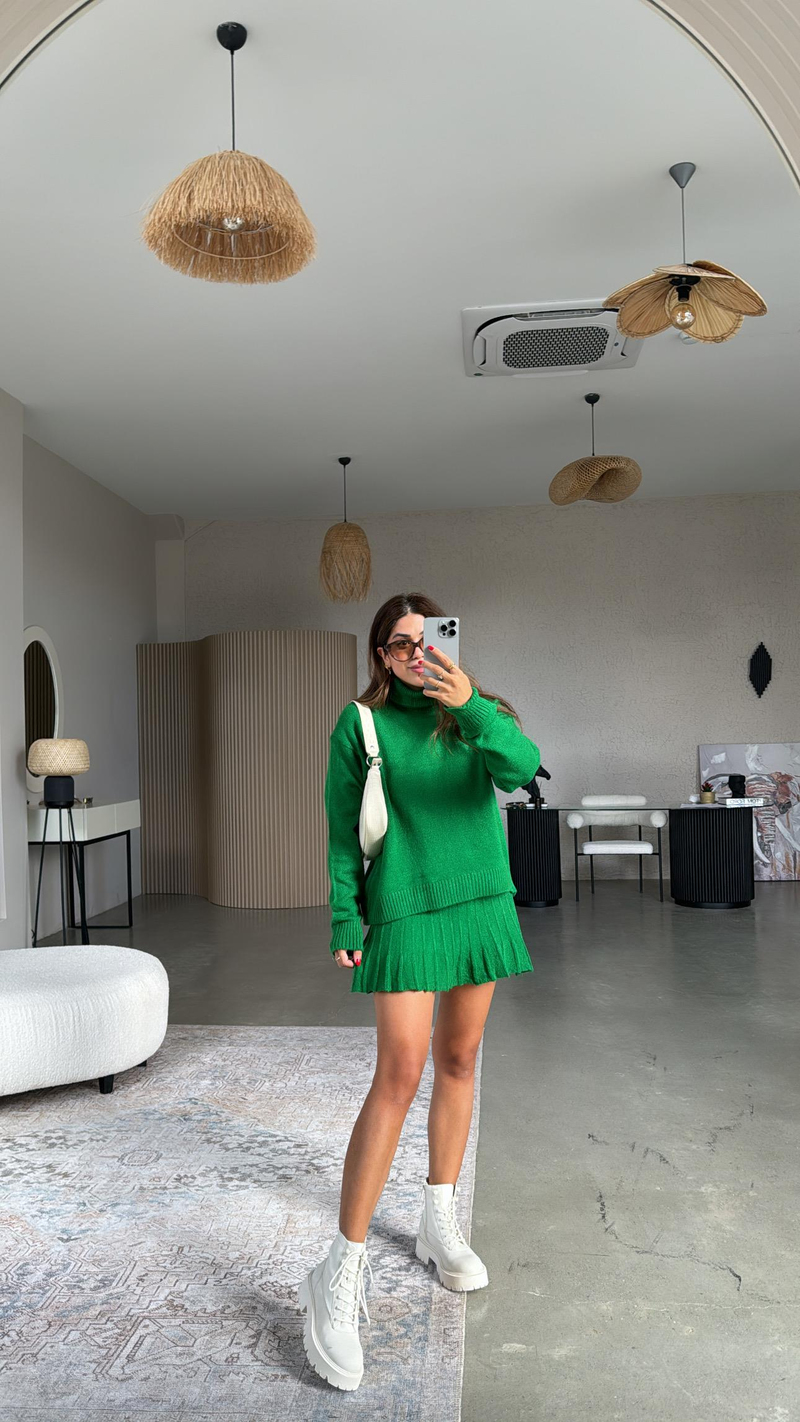 Yeşil Boğazlı Etekli Triko Takım