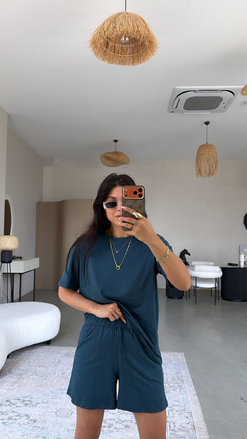 Zümrüt Kırçıllı Rahat Kumaş Şort Tshirt Takım