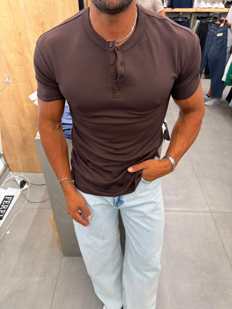 Ferel Yaka Düğme Detay Tshirt Kahve