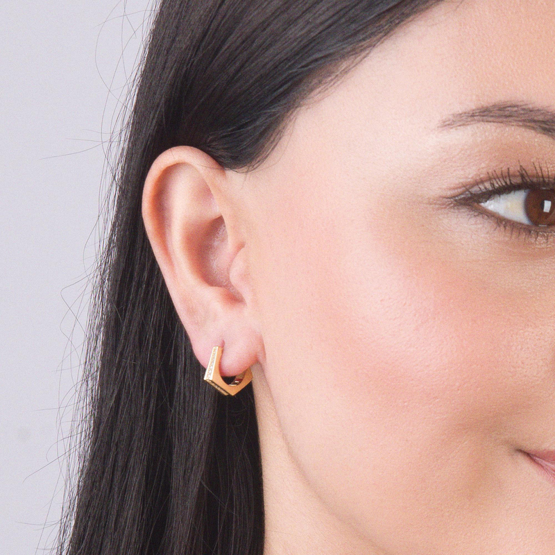 14 Ayar Modern Tek Sıra Taşlı Halka Altın Küpe