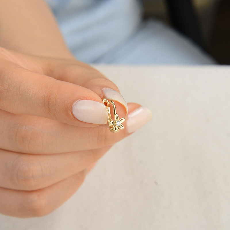 14 Ayar Altın Çiçek J Küpe