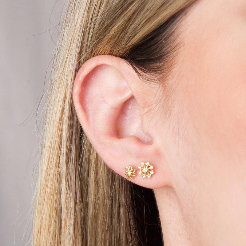 14 Ayar Taşlı Kar Tanesi Altın Küpe