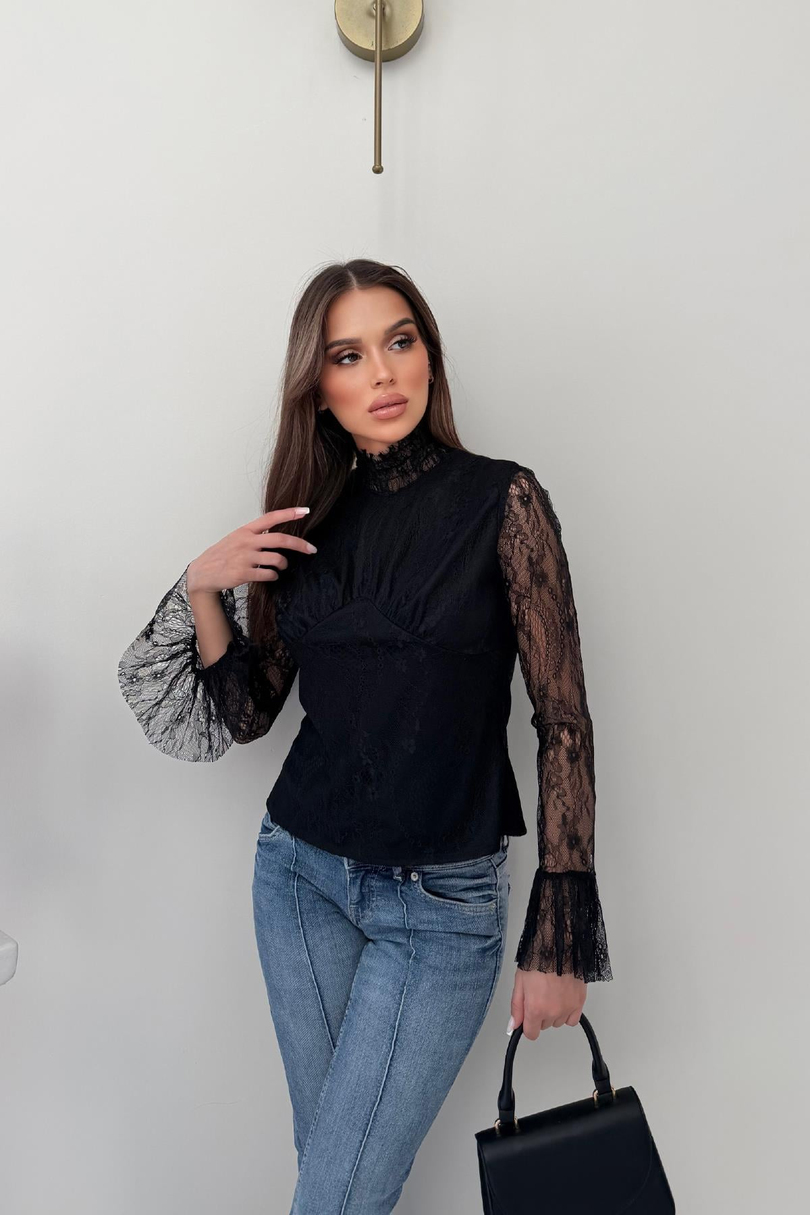 Siyah Halter Yaka Pens Detaylı Dantelli Bluz