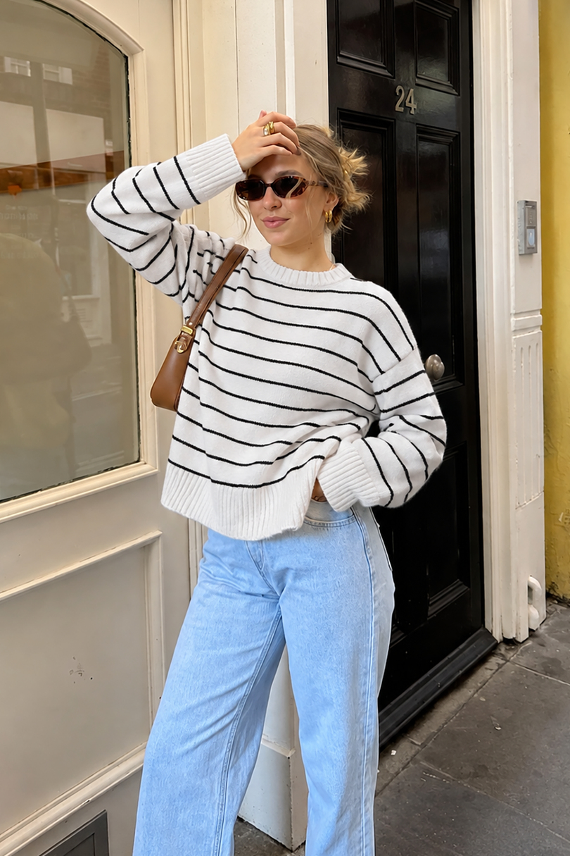 Kadın Ekru Siyah Çizgili Bisiklet Yaka Oversize Triko Kazak Rb008