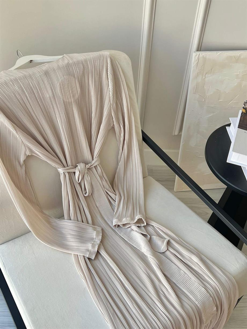 PLİSELİ ELBİSE EKRU