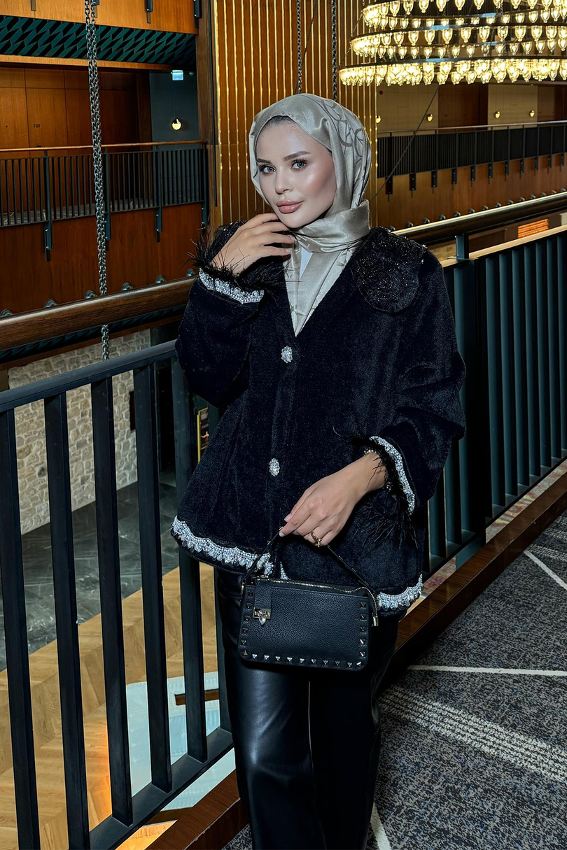 Taş Detaylı Kolu Tüylü Diva Ceket Siyah