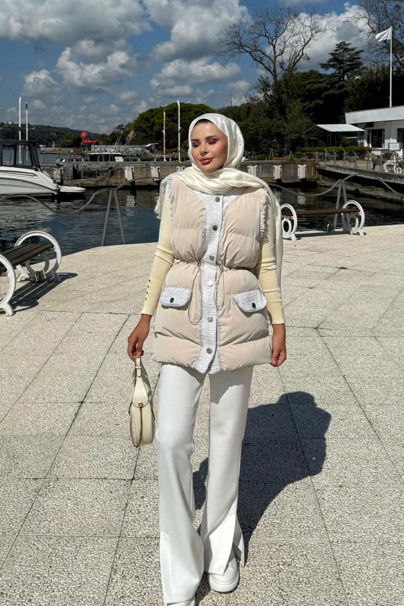 BELDEN OTURTMALI KOLSUZ ŞİŞME YELEK KREM