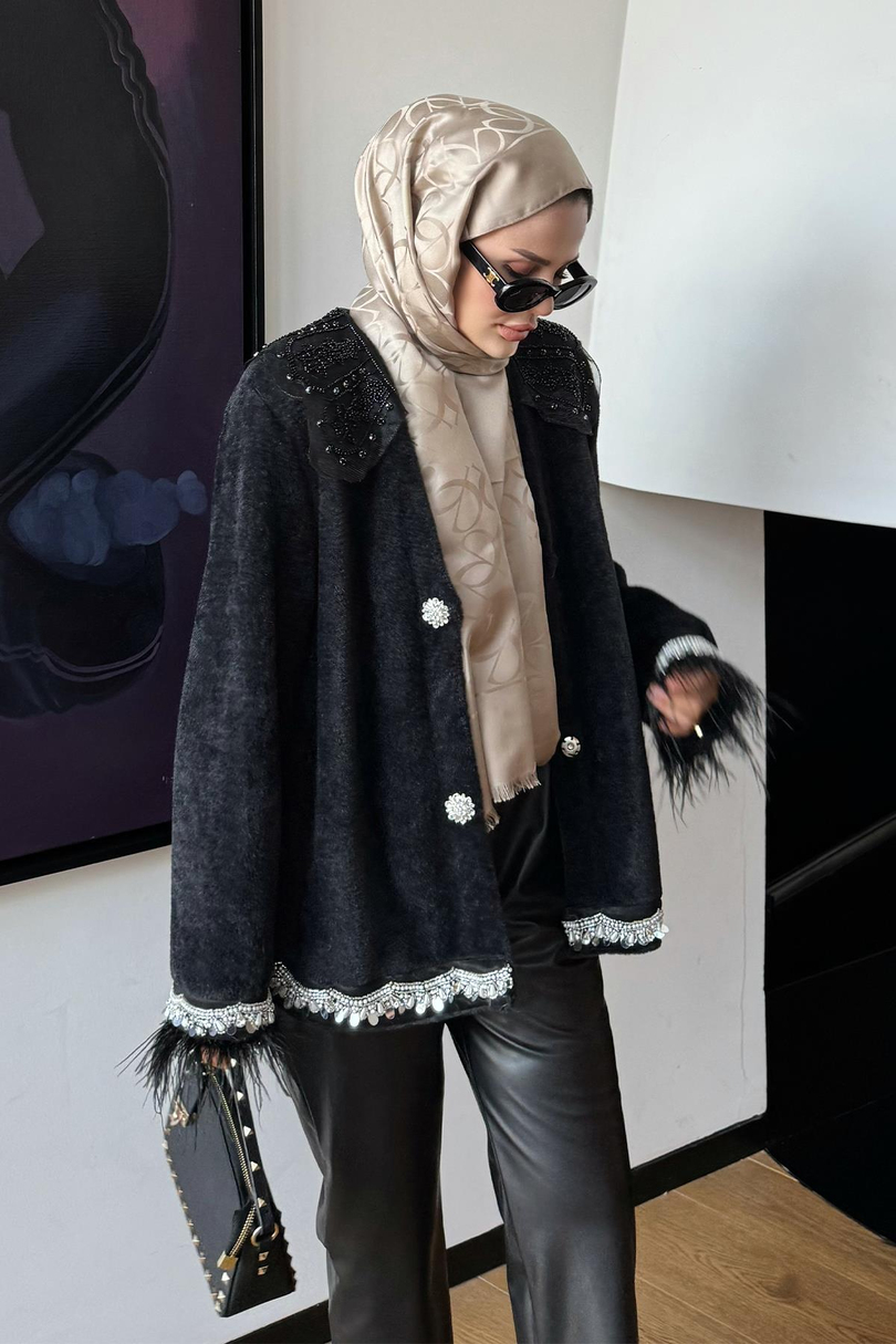 Taş Detaylı Kolu Tüylü Diva Ceket Siyah