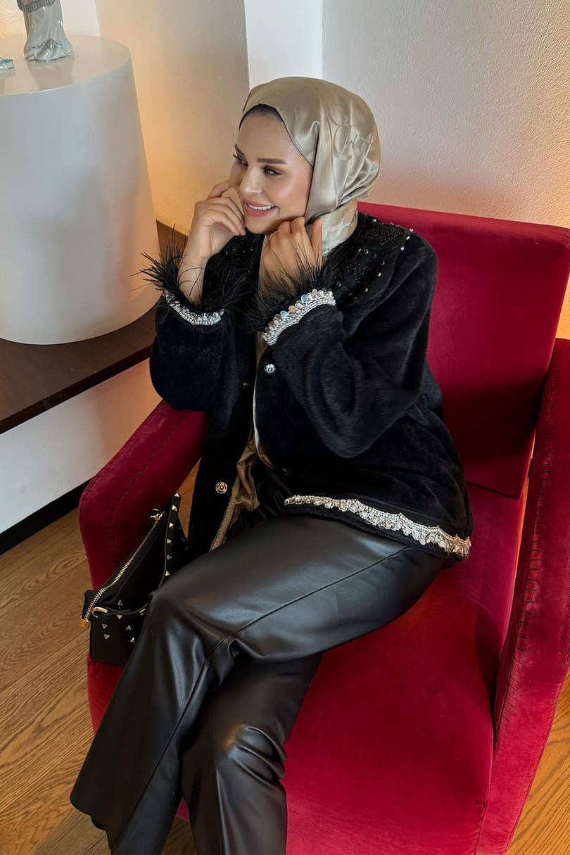 Taş Detaylı Kolu Tüylü Diva Ceket Siyah