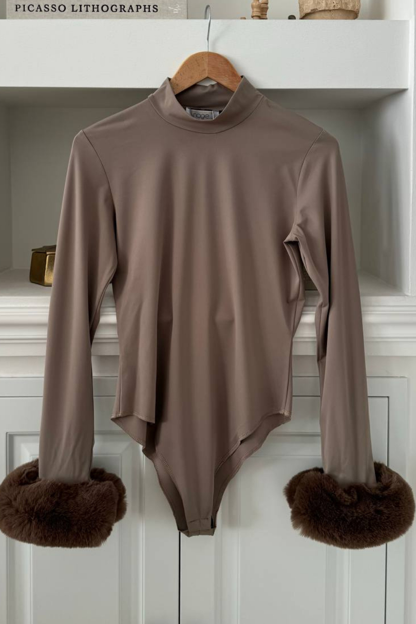 PELUŞ KOLLU BODY VİZON