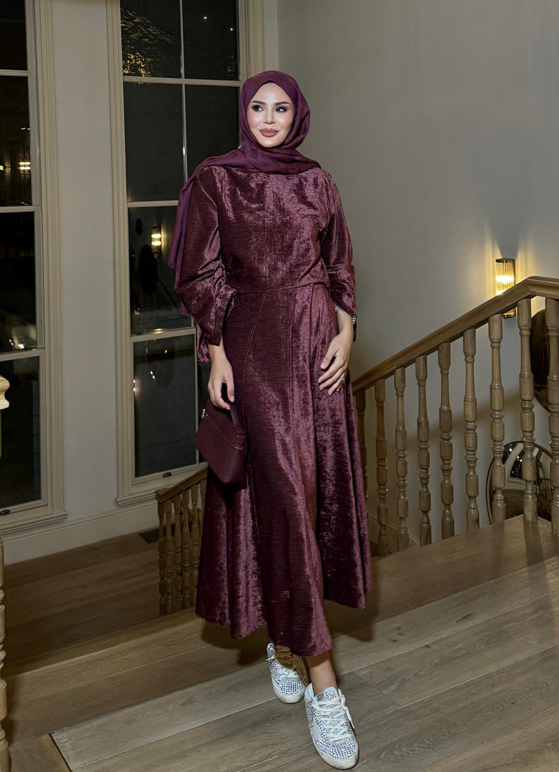 Sırtı Fermuarlı Kadife Etekli Takım Bordo