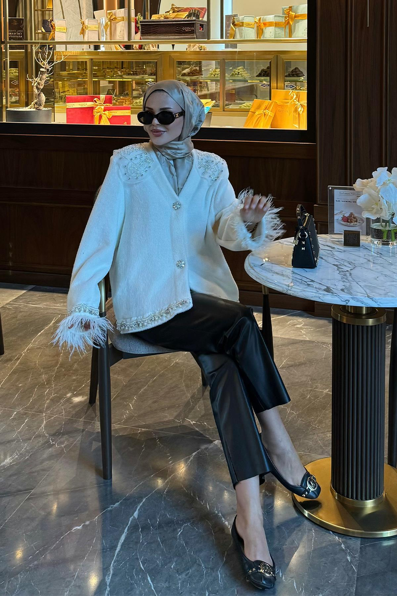 Taş Detaylı Kolu Tüylü Diva Ceket Ekru