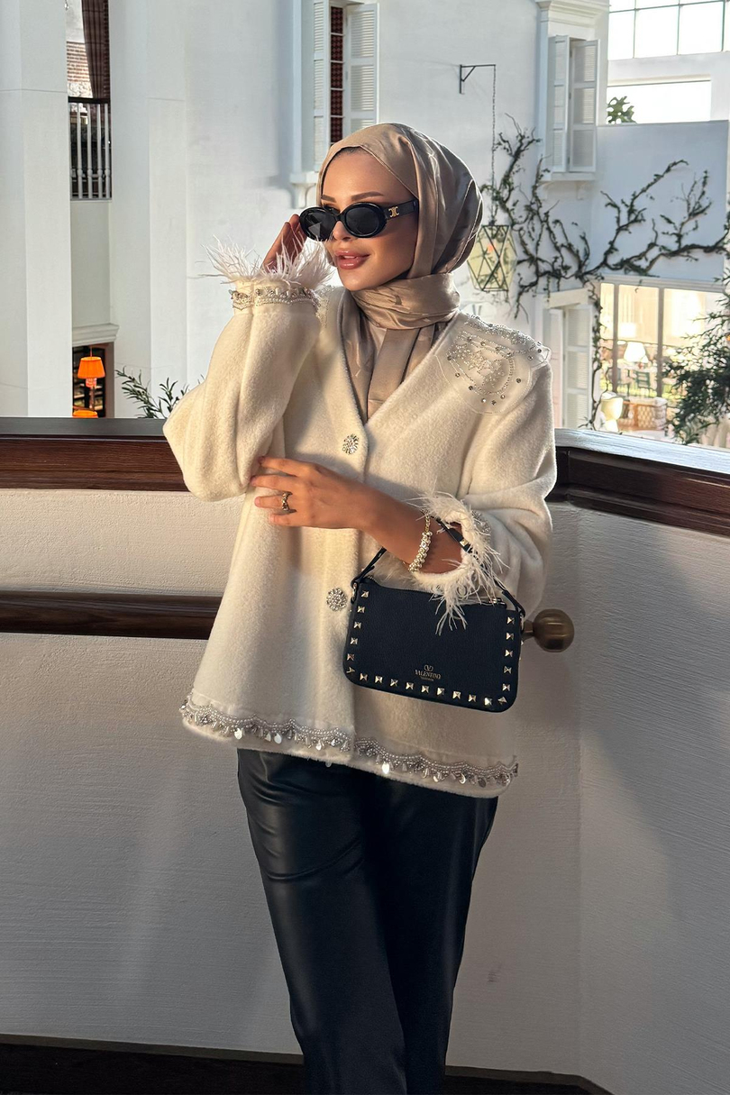 Taş Detaylı Kolu Tüylü Diva Ceket Ekru