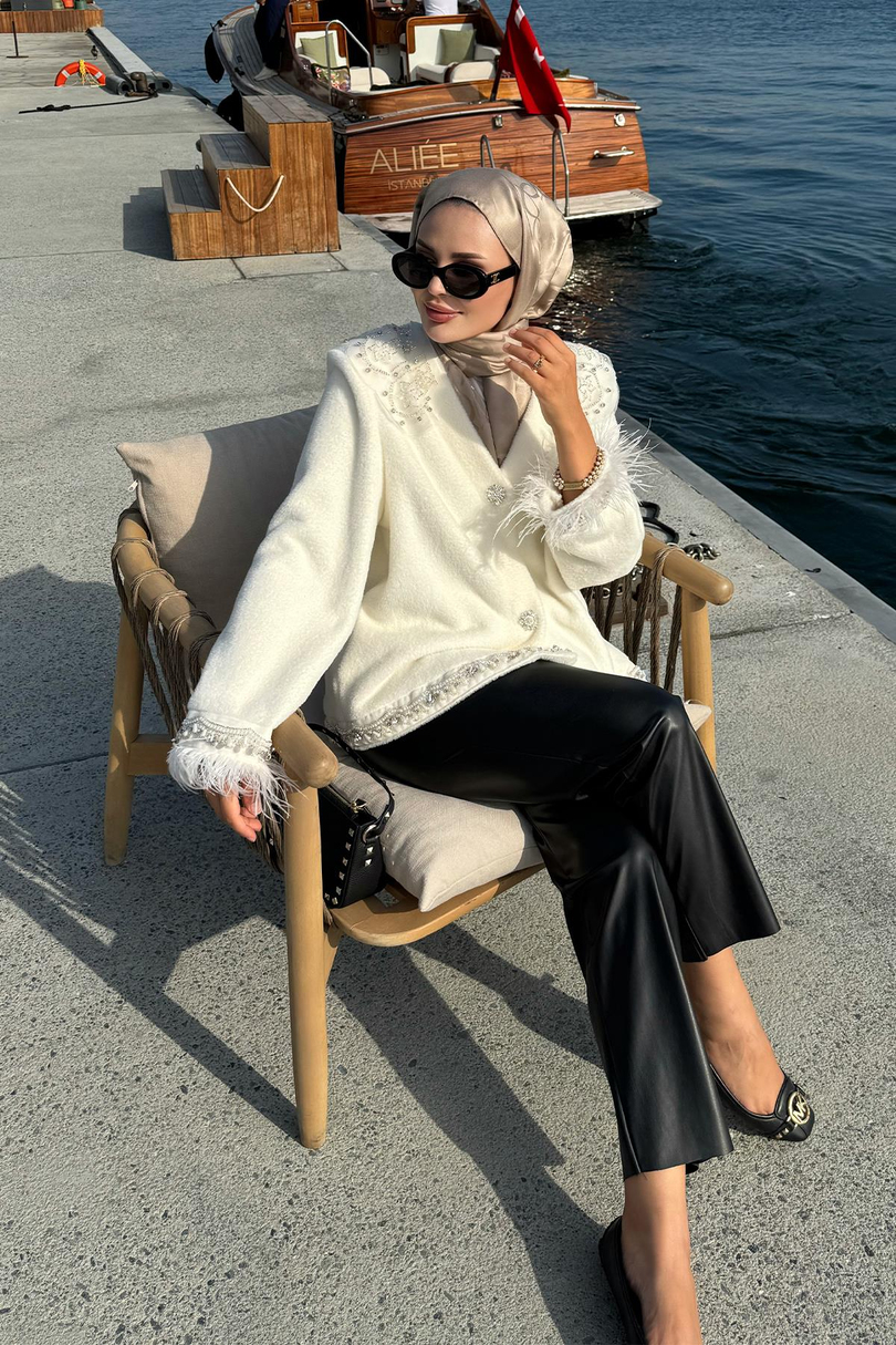 Taş Detaylı Kolu Tüylü Diva Ceket Ekru